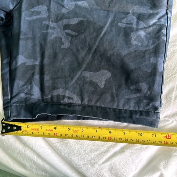 GAP Men’s 36” waist, 8” inseam camouflage cotton shorts. Good condition. - Picture 6 of 6